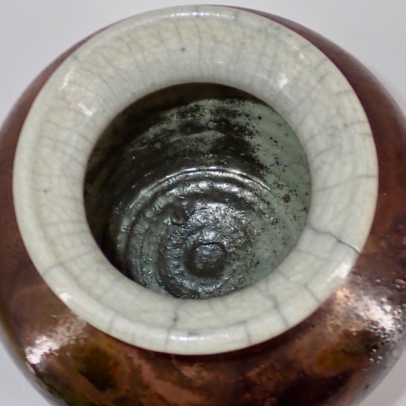 Raku Pottery Vase Iridescent Signed 6" Tall x 6" dia beautifully crafted - Picture 8 of 13